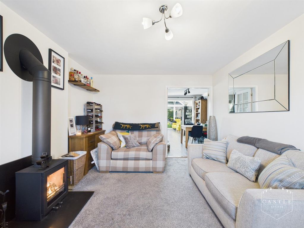 Property photo 2 of 20 Lounge