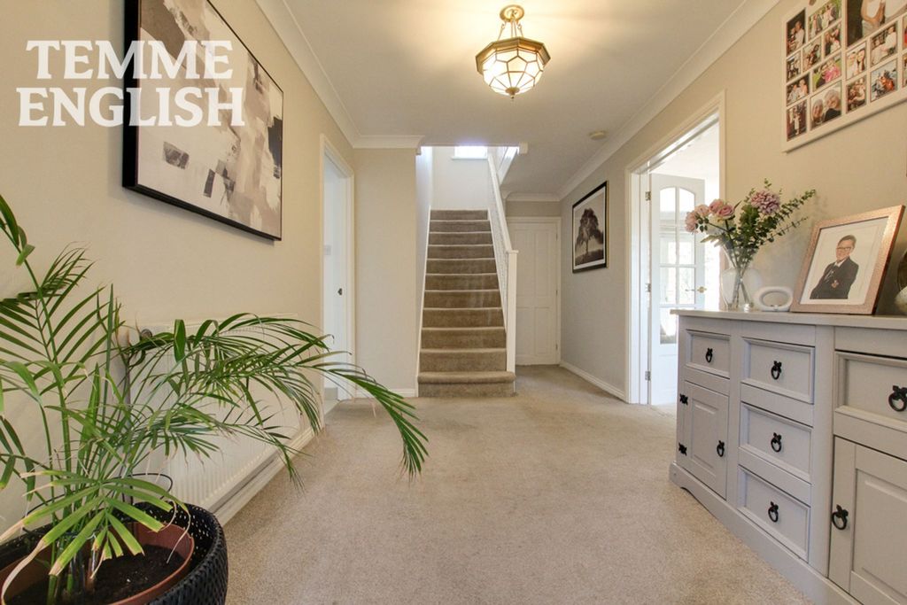 Property photo 2 of 43