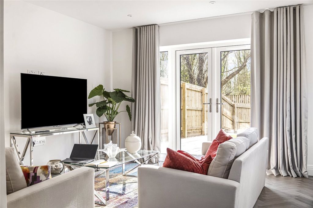 Property photo 3 of 11 Plot 20 Showhome