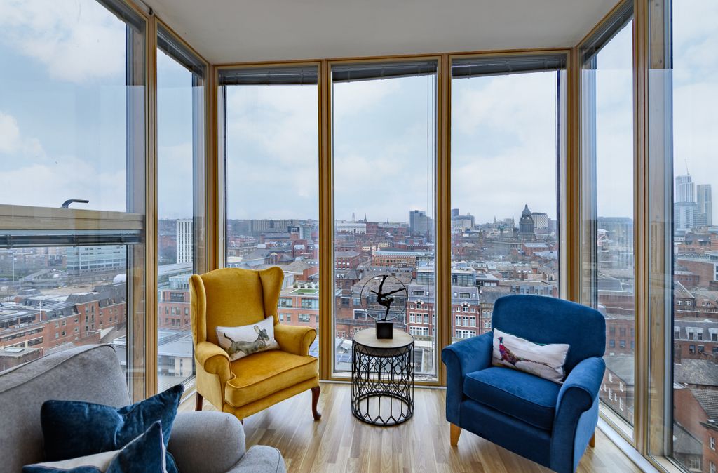 Property photo 1 of 17