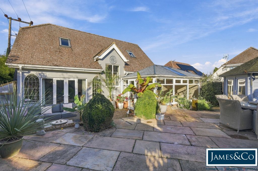 Property photo 1 of 21 Hatfieldlodgeq