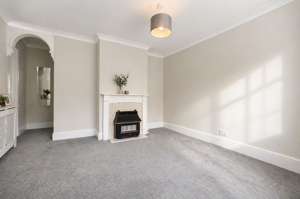 Property photo 2 of 8 Photo 1