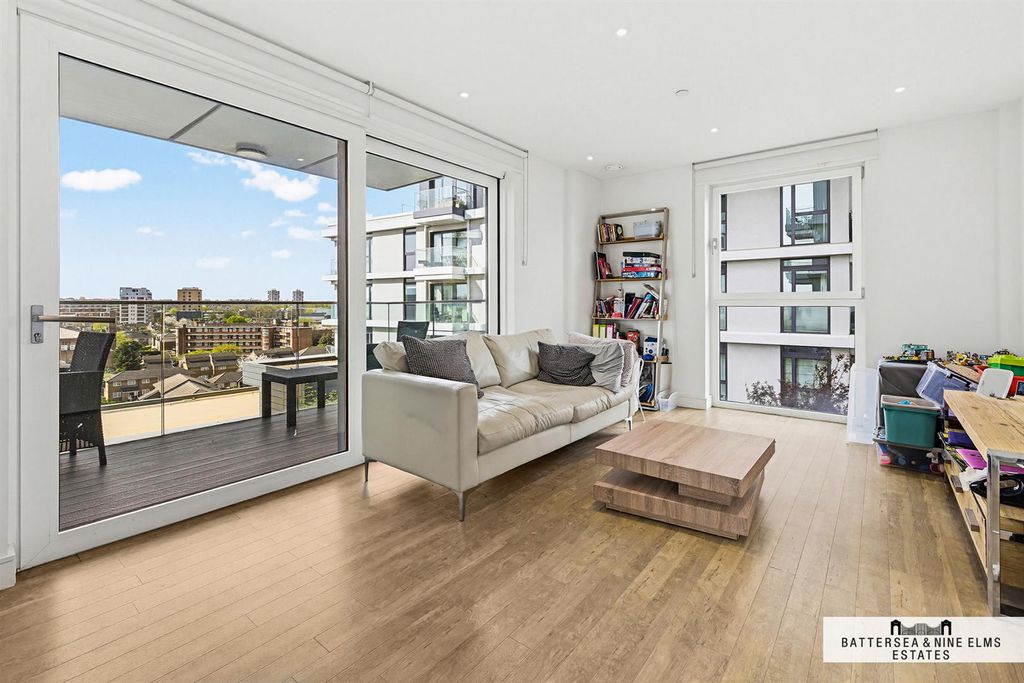 Property photo 3 of 26 Flat 14, Bach House (6).Jpg