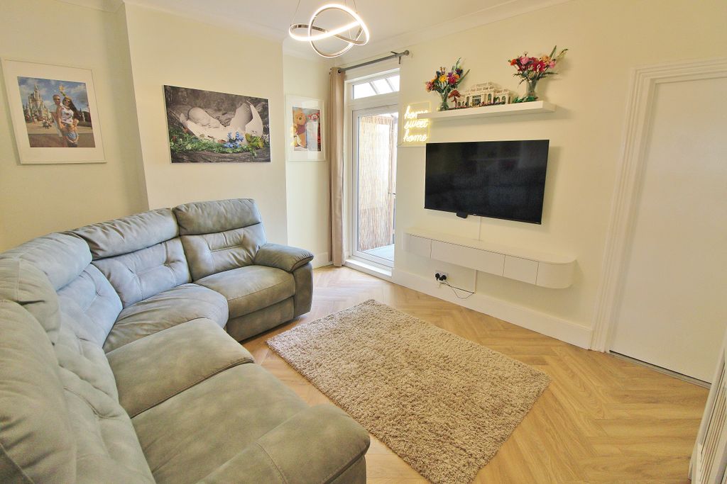 Property photo 2 of 16