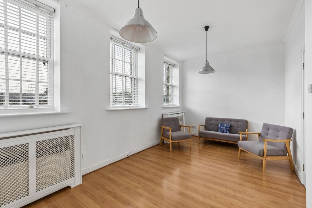 Property photo 3 of 12 0206202623_Bels_21 James Lee Square _En3 6Gr_015.J