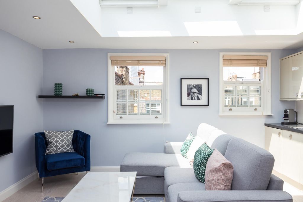 Property photo 1 of 17 Living Room