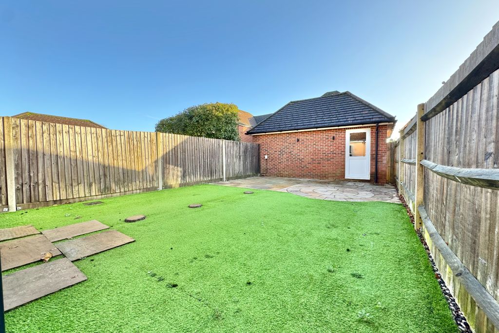 Property photo 2 of 17 Garden 1