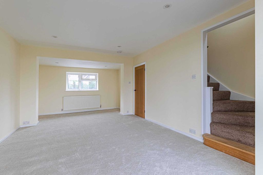 Property photo 3 of 18 Photo