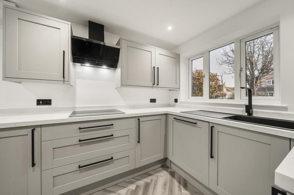 Property photo 3 of 19 Kitchen