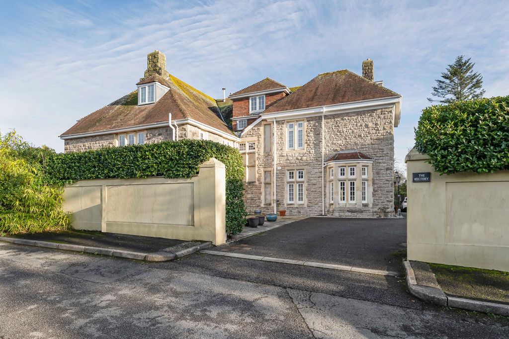 Property photo 2 of 18