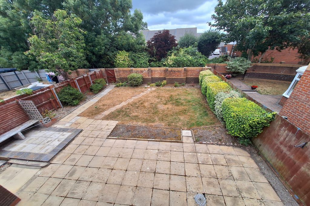 Property photo 2 of 23 Garden