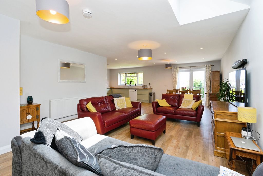 Property photo 2 of 17
