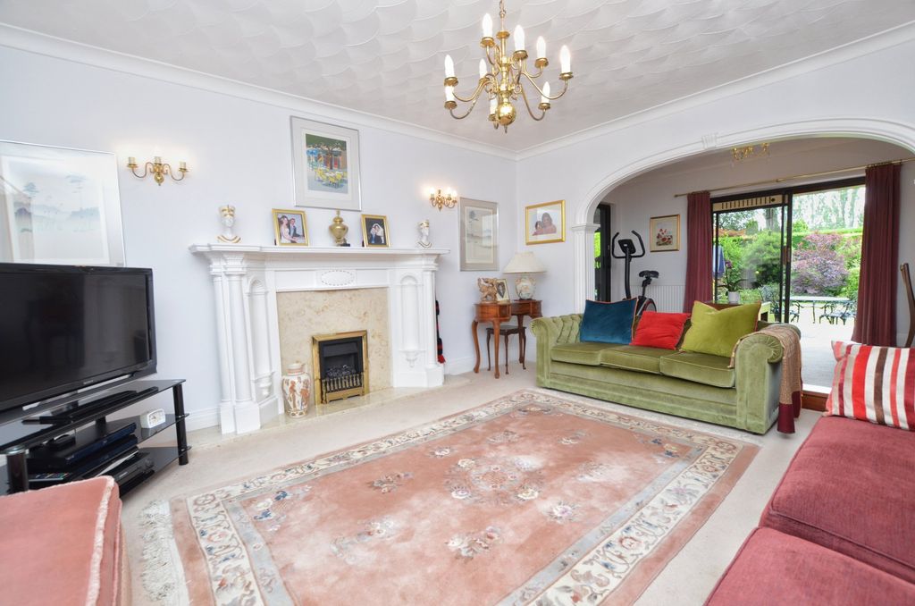 Property photo 2 of 23