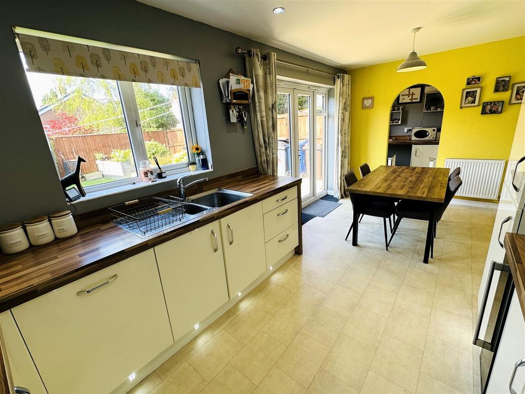 Property photo 1 of 14 Kitchen Diner