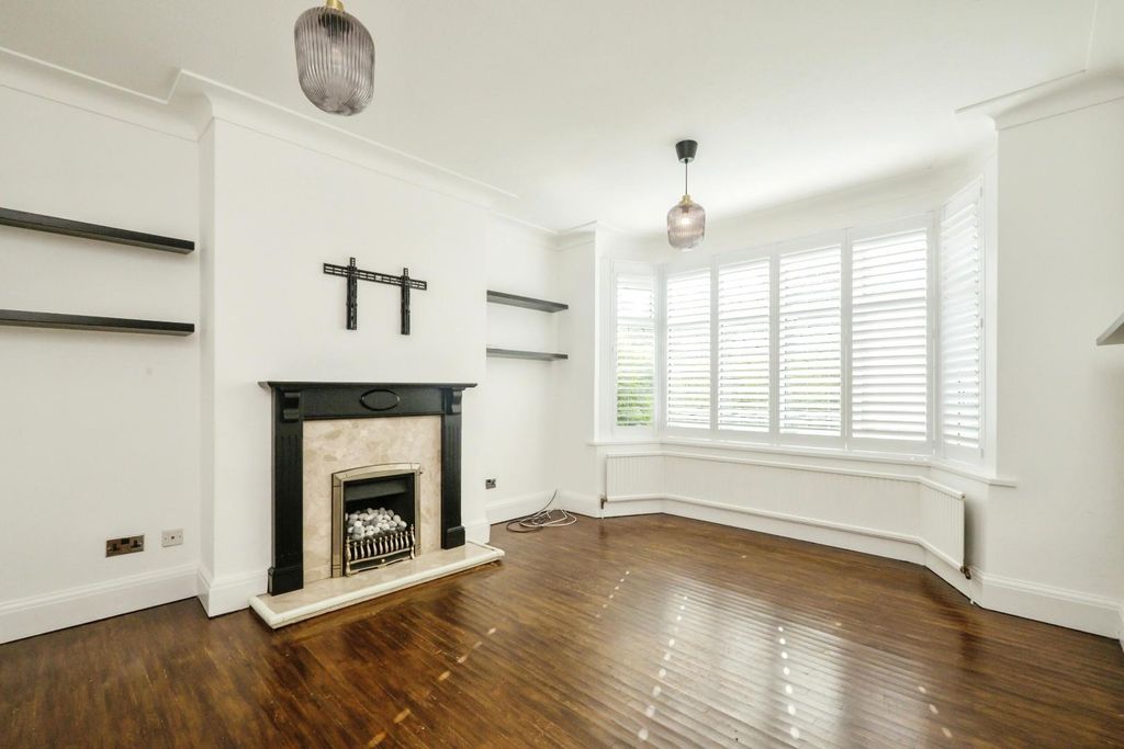 Property photo 3 of 19 Boulevard0006.Jpg