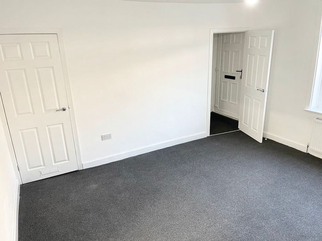Property photo 2 of 11 Lounge