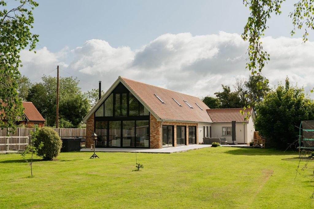 Property photo 2 of 33 Picture No. 31