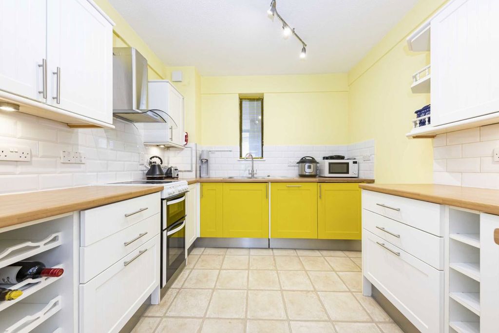 Property photo 3 of 4