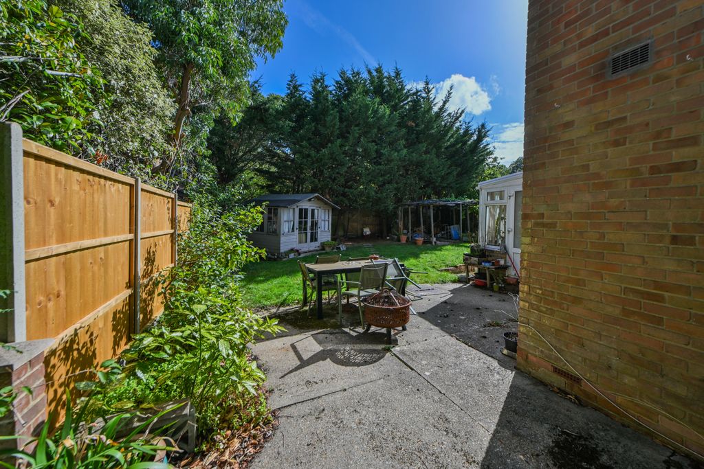 Property photo 2 of 23