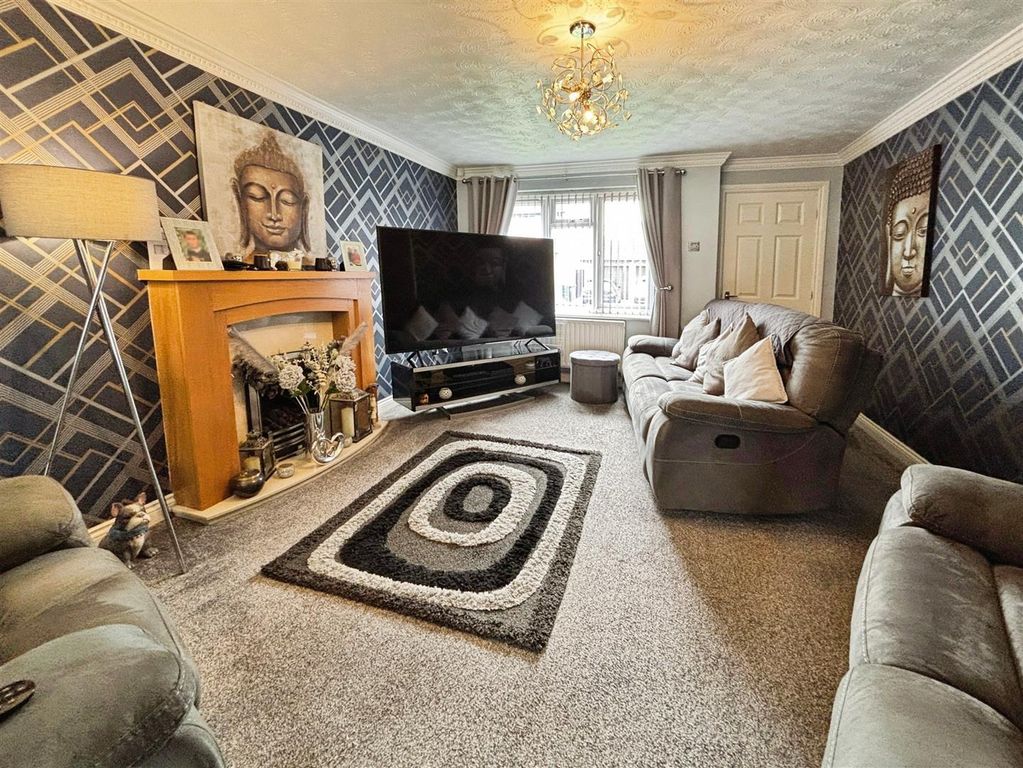 Property photo 2 of 19 Lounge