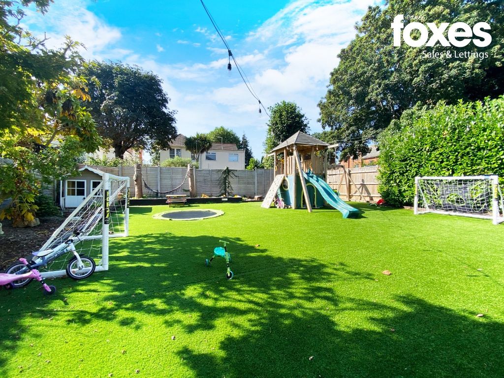 Property photo 2 of 24 5599682
