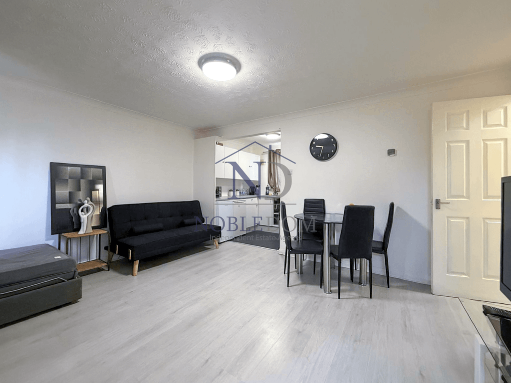 Property photo 3 of 9 Gallery