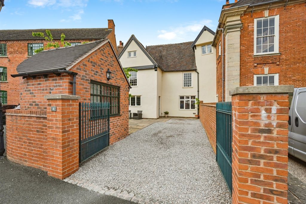 Property photo 2 of 19