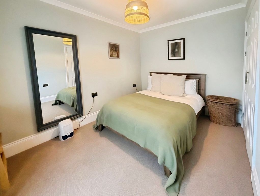 Property photo 2 of 8 Double Bedroom