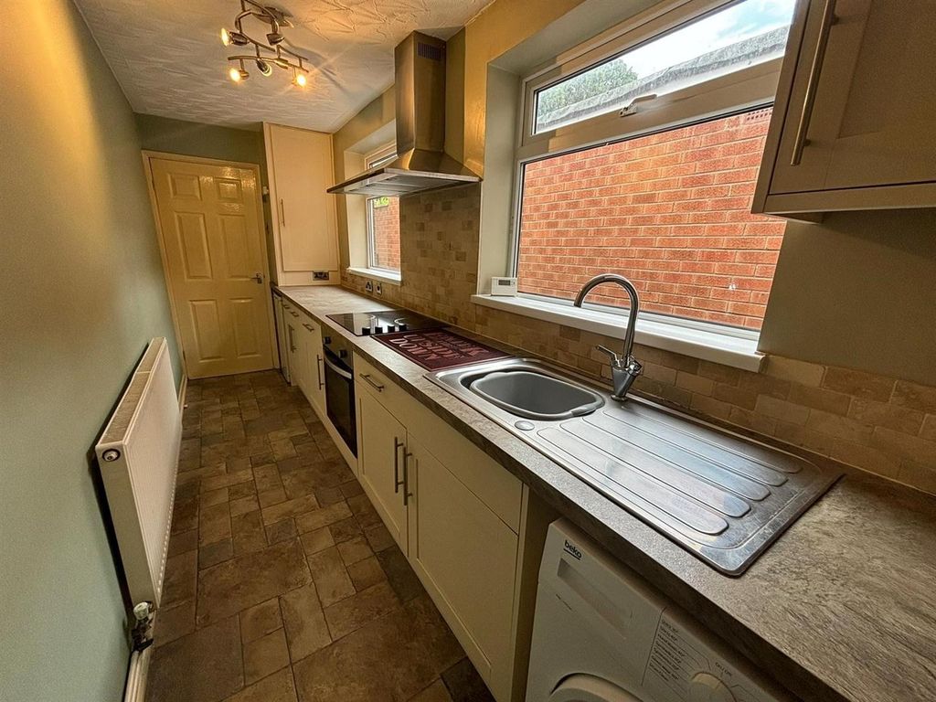 Property photo 3 of 11 2 Kitchen.Jpg