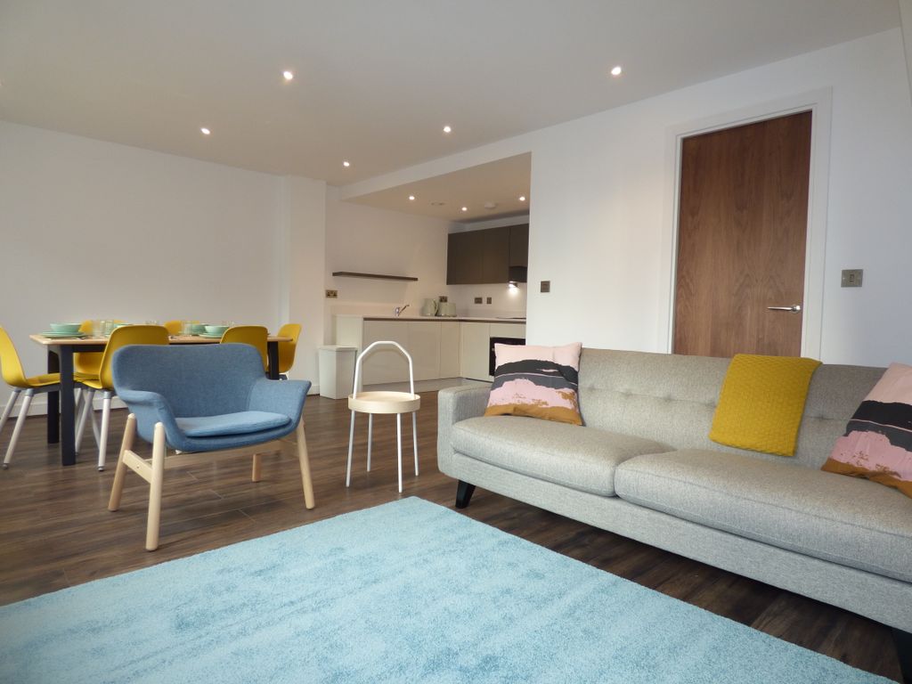 Property photo 1 of 17 305 1