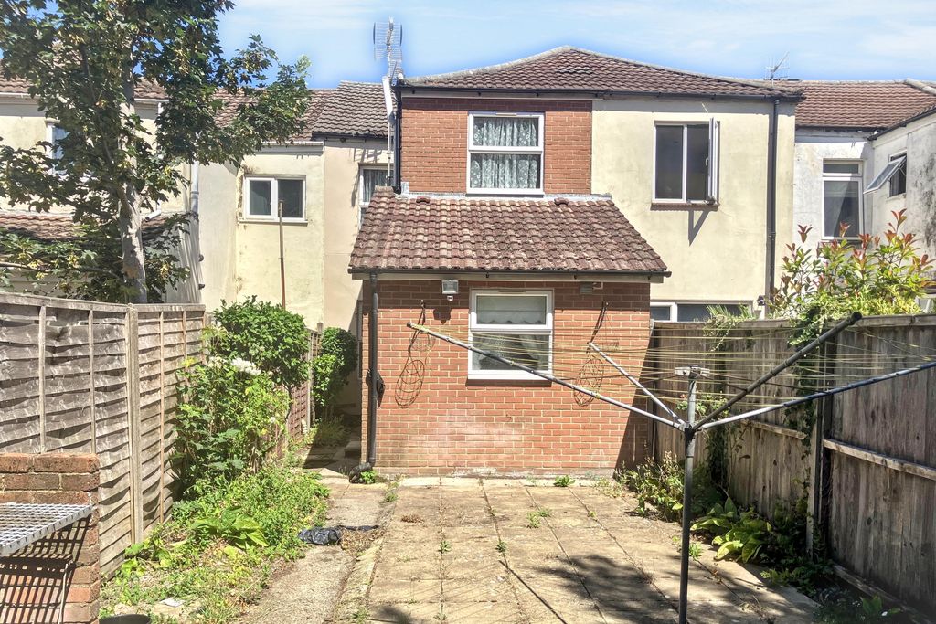 Property photo 2 of 2 72 Milton Road, Southampton, So15 2Hr