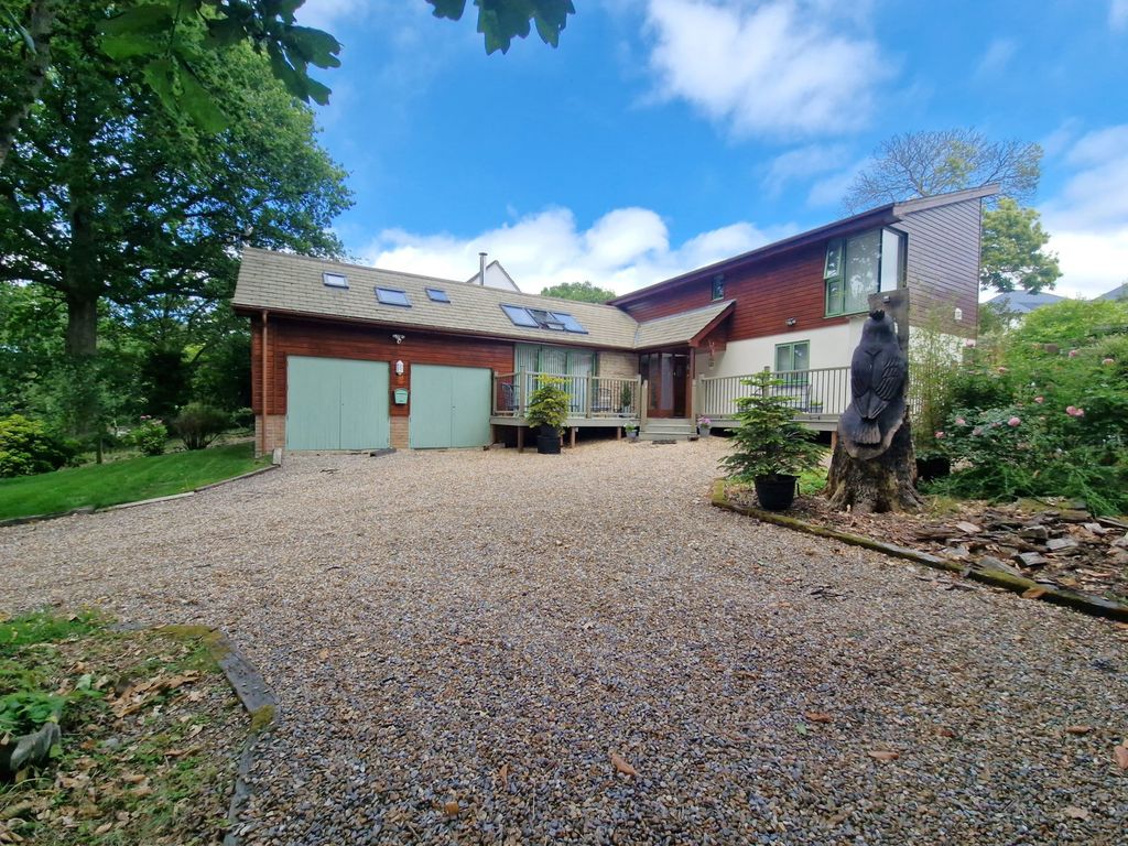 Property photo 1 of 32