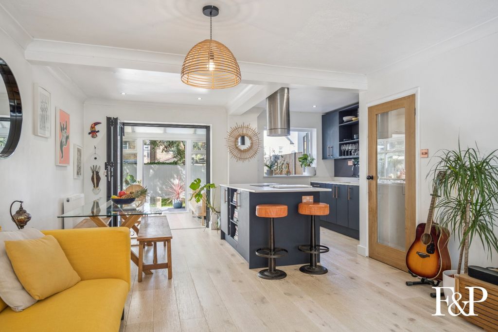 Property photo 1 of 17 4539013