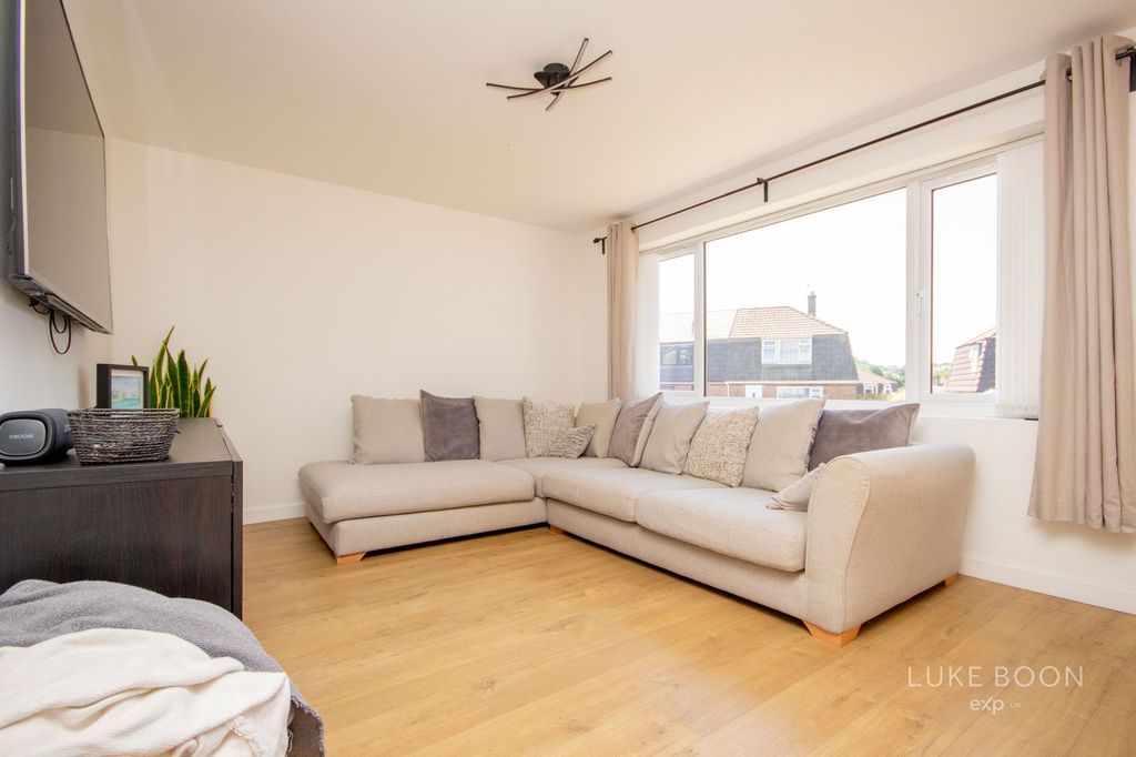 Property photo 3 of 23