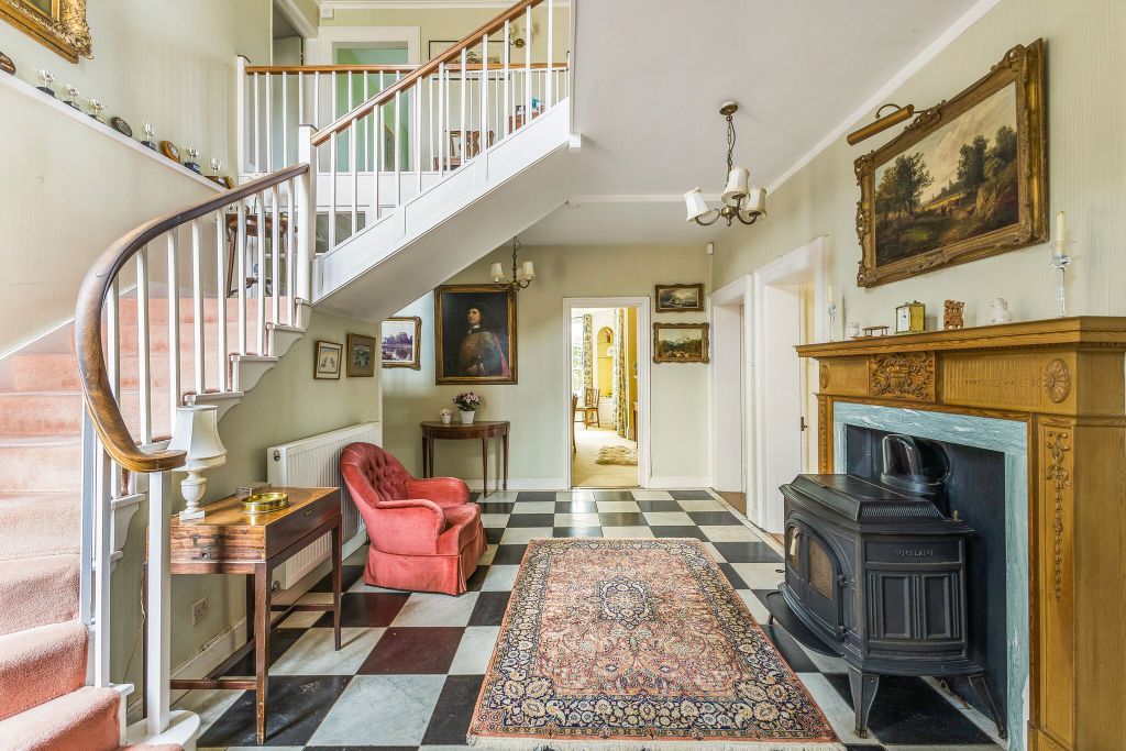 Property photo 2 of 13