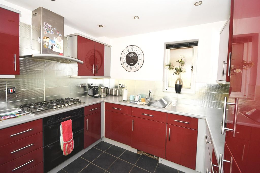 Property photo 3 of 14