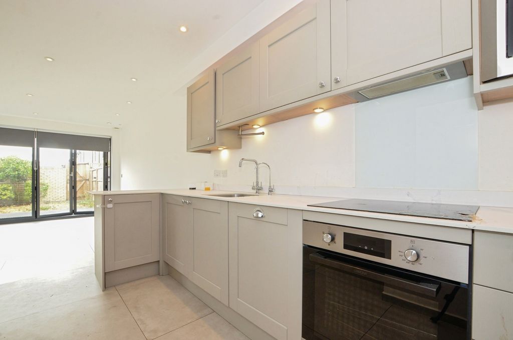 Property photo 3 of 27 Kitchen