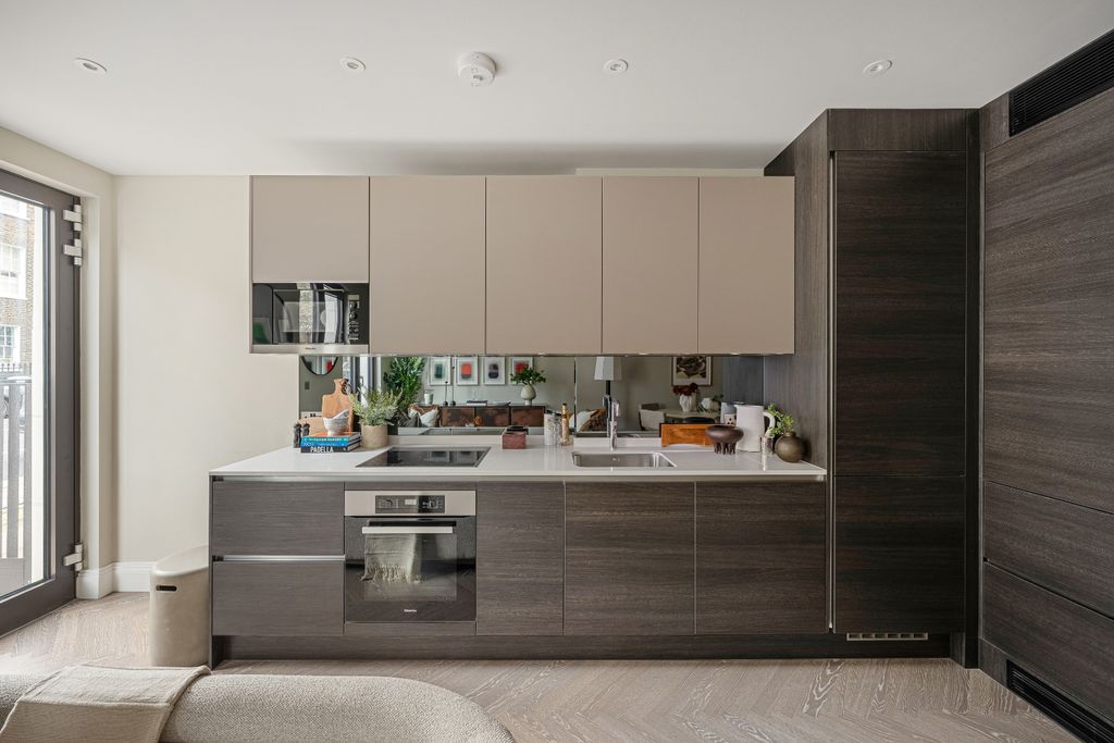 Property photo 3 of 15 Apartment 7-1 Molyneux St-10.Jpg