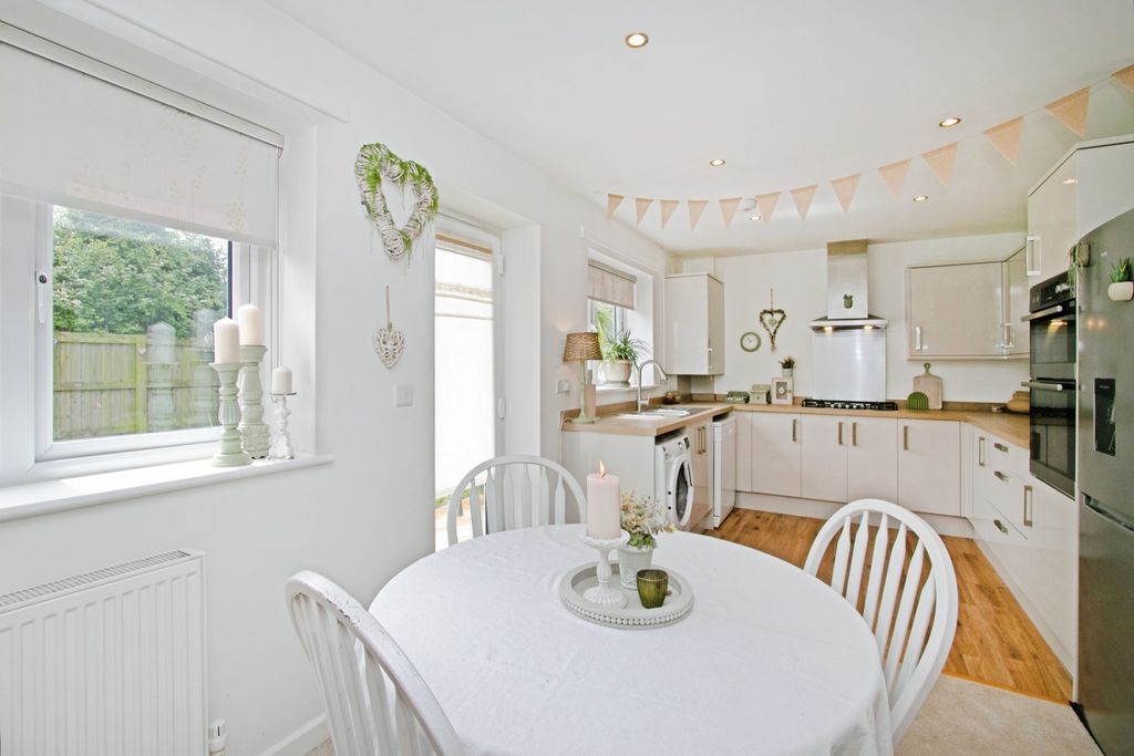 Property photo 3 of 20 Kitchen/Dining Room