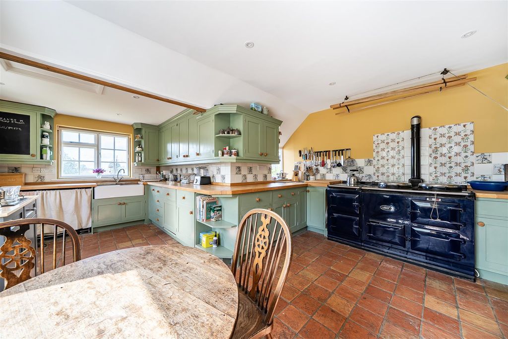 Property photo 2 of 25 Kitchen