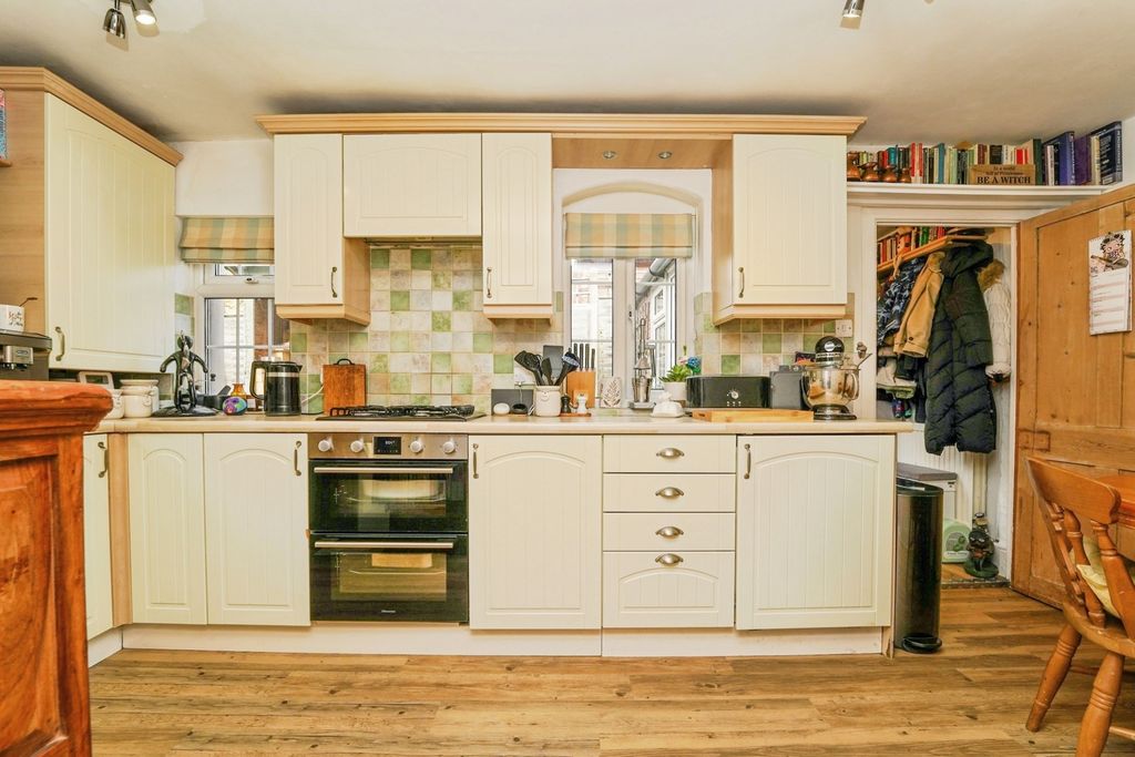 Property photo 3 of 12 Pbox-Img.Jpg