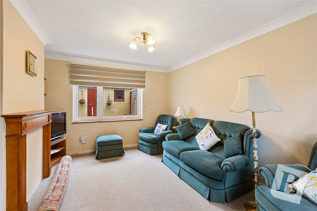 Property photo 2 of 12 Lounge