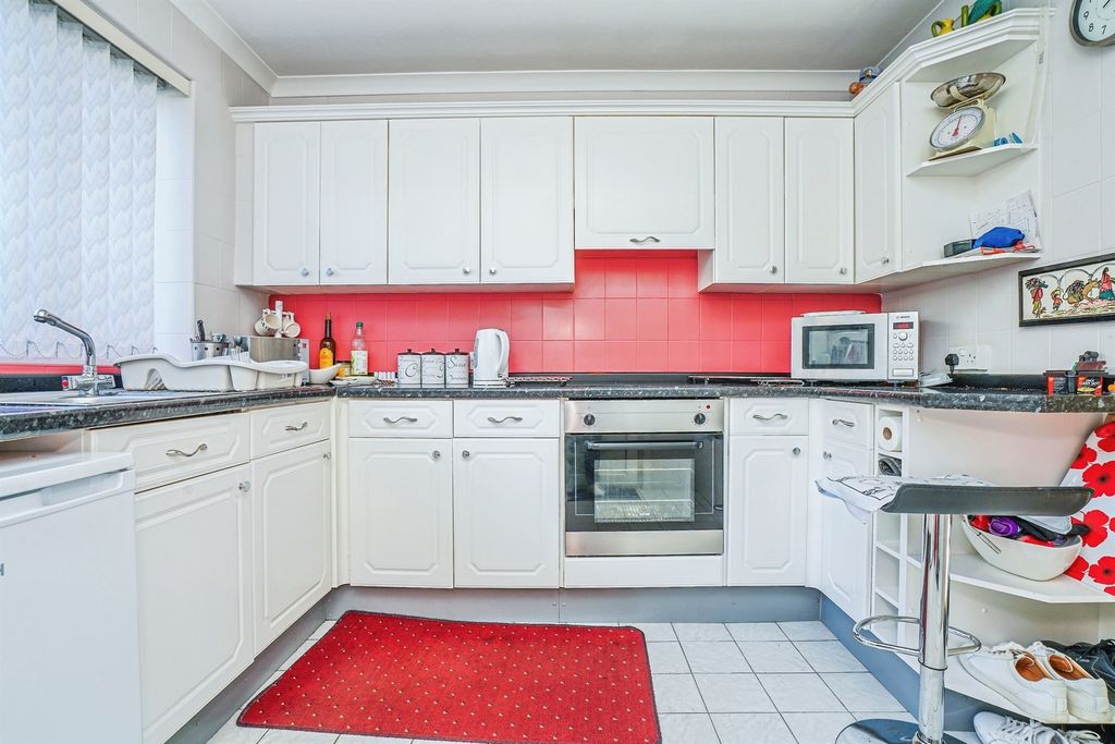 Property photo 2 of 18