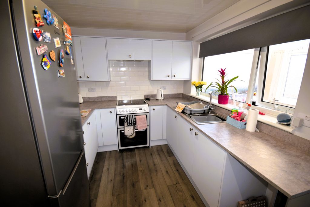 Property photo 3 of 13 Kitchen