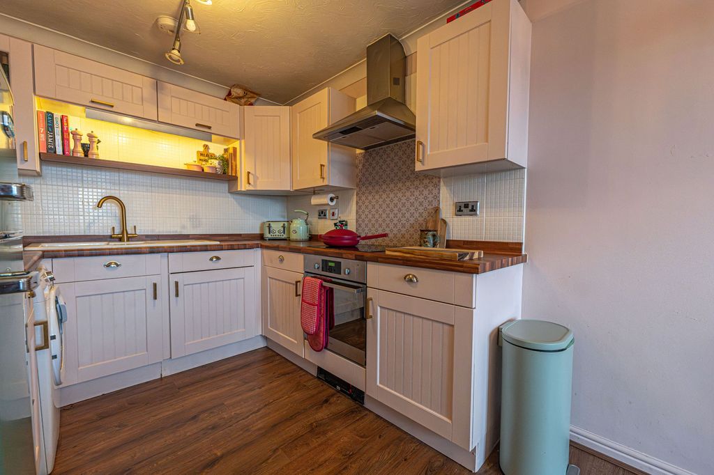 Property photo 3 of 15