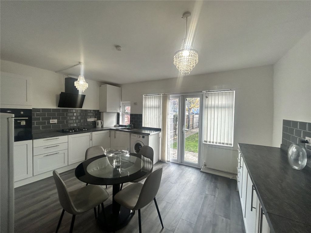 Property photo 2 of 18 Picture No. 05