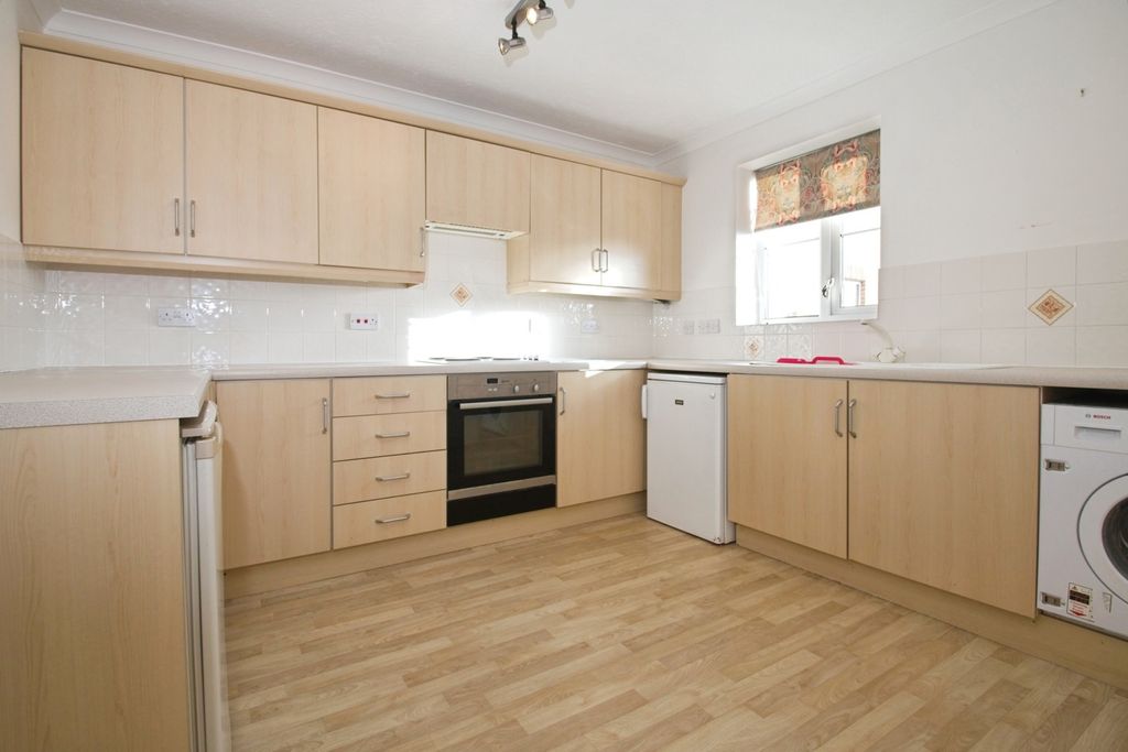 Property photo 3 of 18 Separate Kitchen