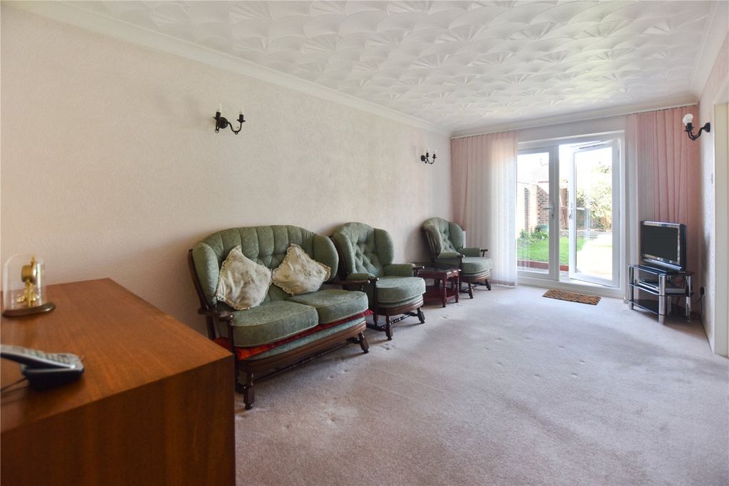 Property photo 3 of 13 Reception 2