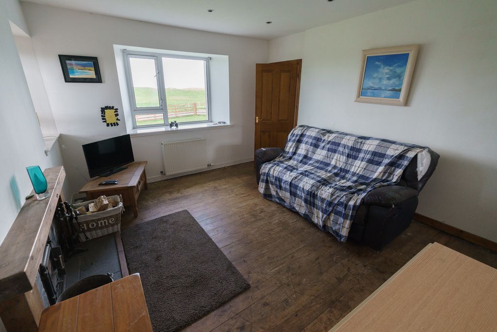 Property photo 3 of 39