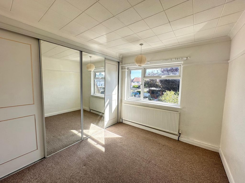 Property photo 1 of 14 Four Bed Semi-Detached House To Rent Napier Close, West Drayton Ub7